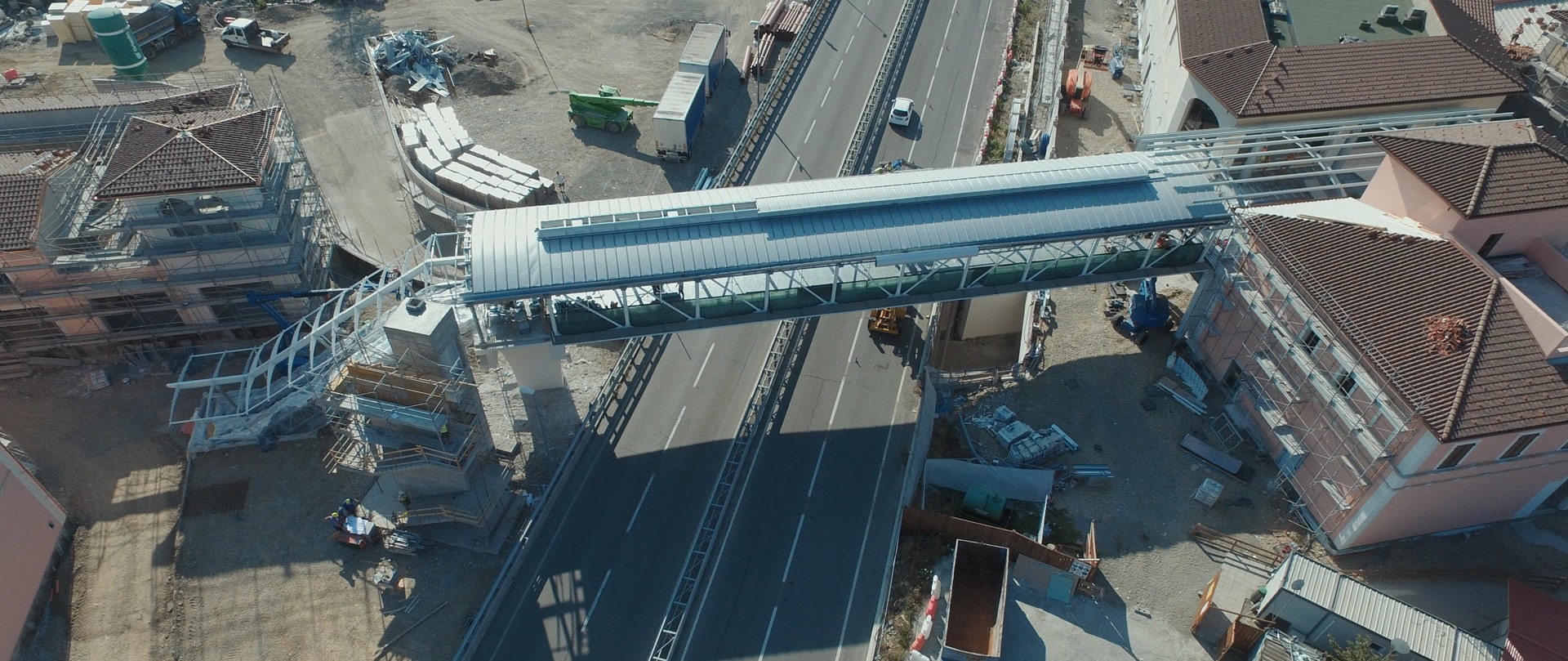 Ponte in costruzione sopra la viabilità
